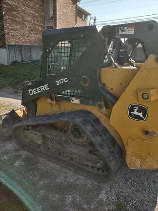 Image of John Deere 317G equipment image 4