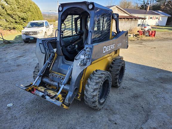 Image of John Deere 320E equipment image 2