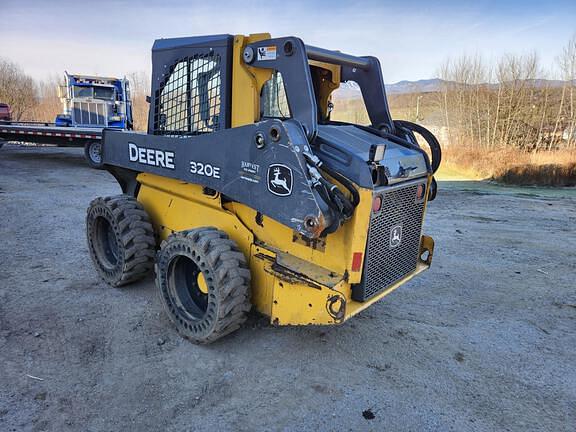 Image of John Deere 320E equipment image 3