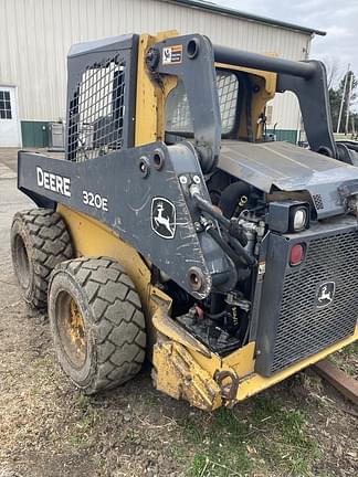 Image of John Deere 320E equipment image 4