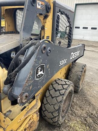 Image of John Deere 320E equipment image 2