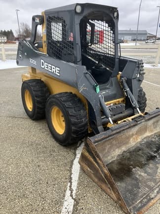Image of John Deere 320E equipment image 4