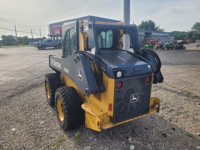 Image of John Deere 320E equipment image 4