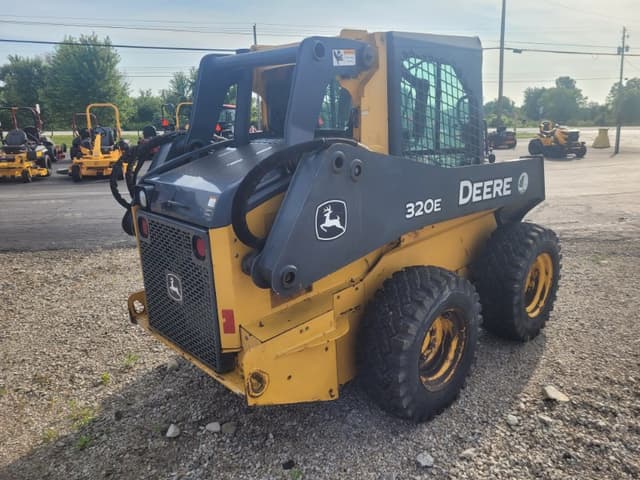 Image of John Deere 320E equipment image 3