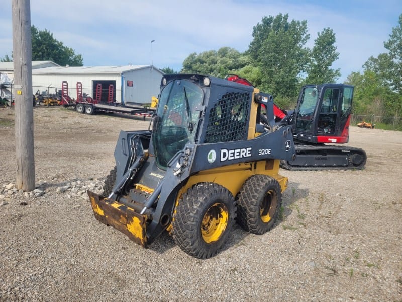 2016 John Deere 320E Equipment Image0
