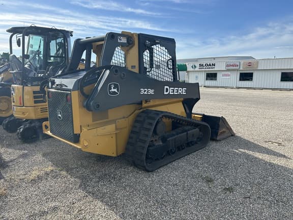 Image of John Deere 323E equipment image 4