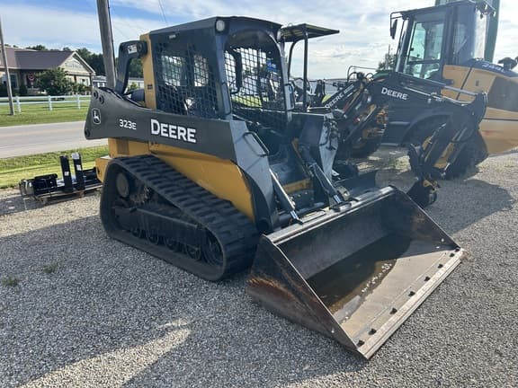 Image of John Deere 323E equipment image 2
