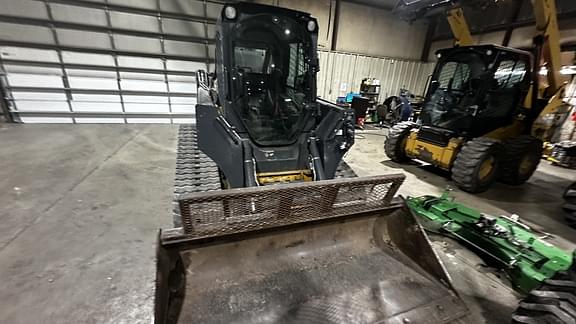 Image of John Deere 323E equipment image 3