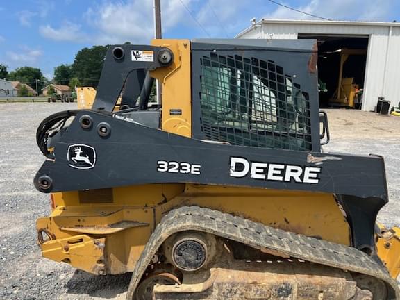 Image of John Deere 323E equipment image 3