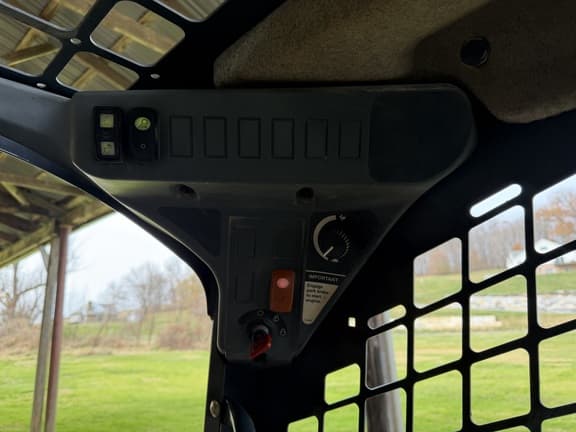 Image of John Deere 323E equipment image 4