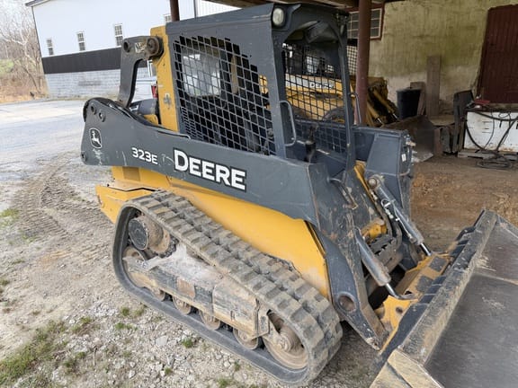 2016 John Deere 323E Equipment Image0