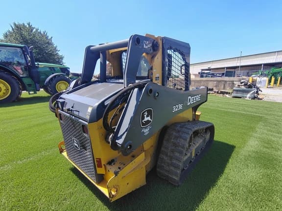 Image of John Deere 323E equipment image 4