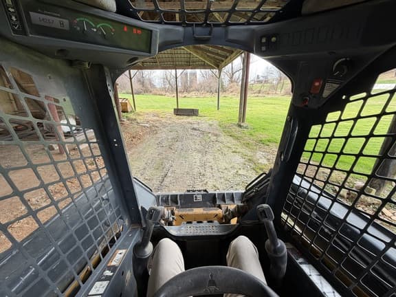 Image of John Deere 323E equipment image 3