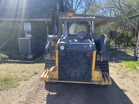 Image of John Deere 323E equipment image 2