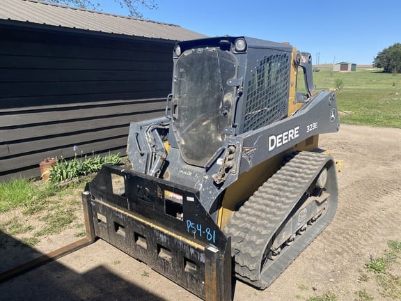 2016 John Deere 323E Equipment Image0