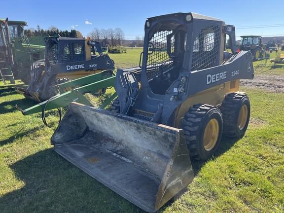 Image of John Deere 324E equipment image 4