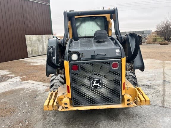Image of John Deere 324E equipment image 4