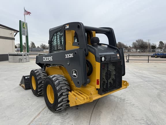 Image of John Deere 332E equipment image 2
