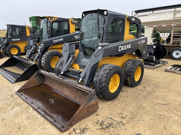 2016 John Deere 332E Equipment Image0