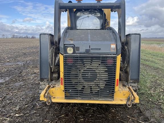 Image of John Deere 333E equipment image 1