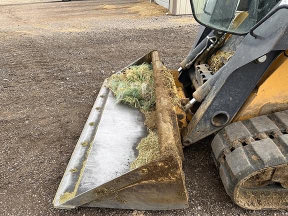 Image of John Deere 333E equipment image 4