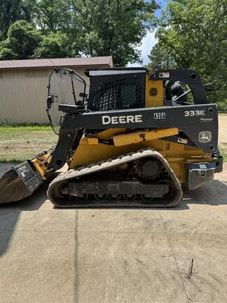 Image of John Deere 333E equipment image 2