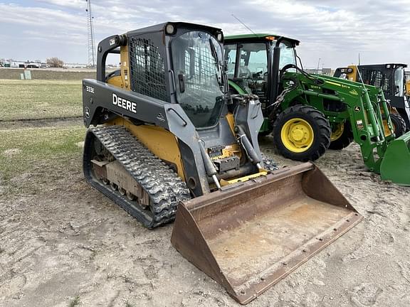 Image of John Deere 333E Primary image