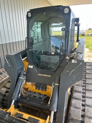 2016 John Deere 333E Equipment Image0