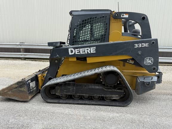 Image of John Deere 333E equipment image 1