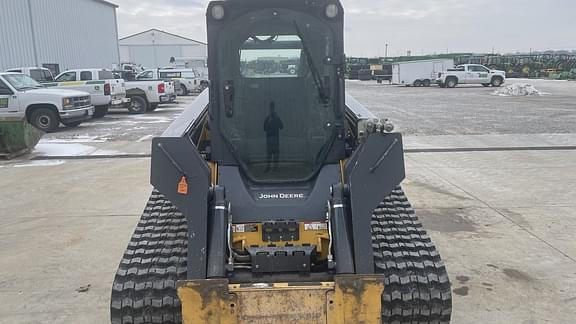 Image of John Deere 333E equipment image 1