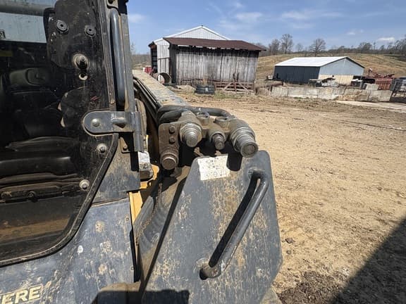 Image of John Deere 333E equipment image 3