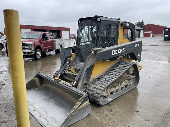 Image of John Deere 333E equipment image 1