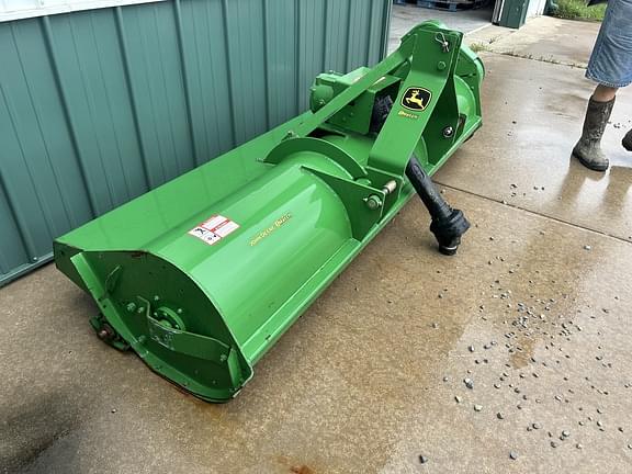 Image of John Deere 390 equipment image 1