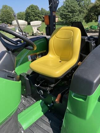 Image of John Deere 4044M equipment image 4