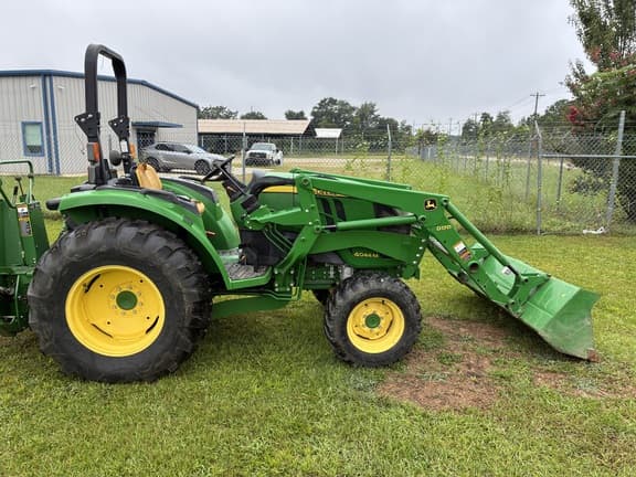 Image of John Deere 4044M equipment image 4