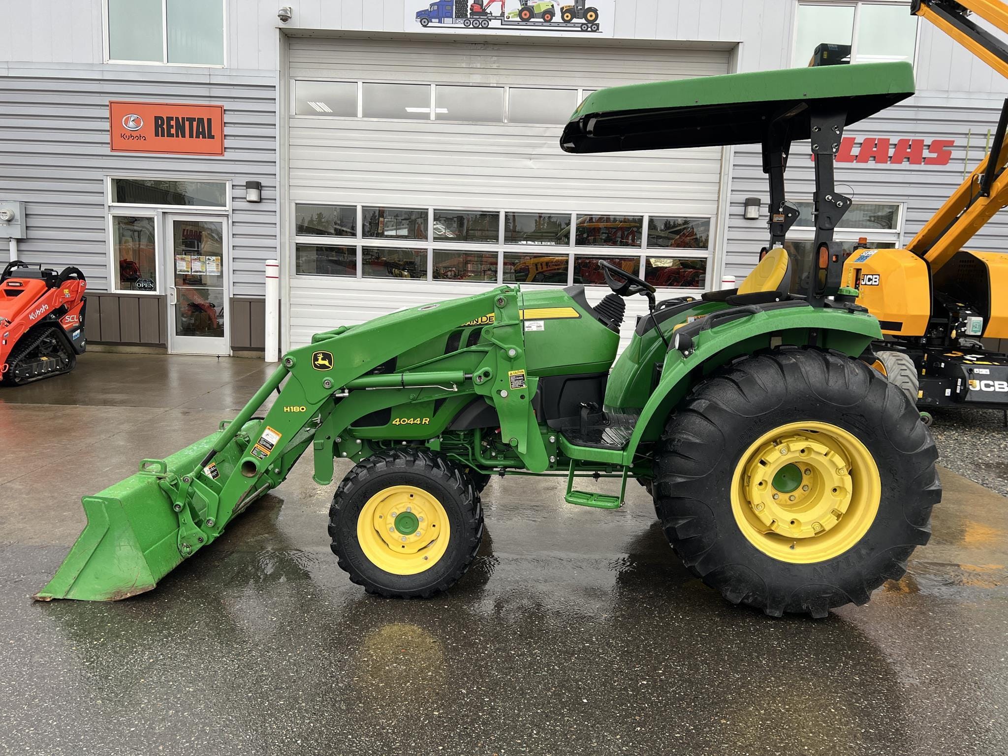 2016 John Deere 4044R Equipment Image0