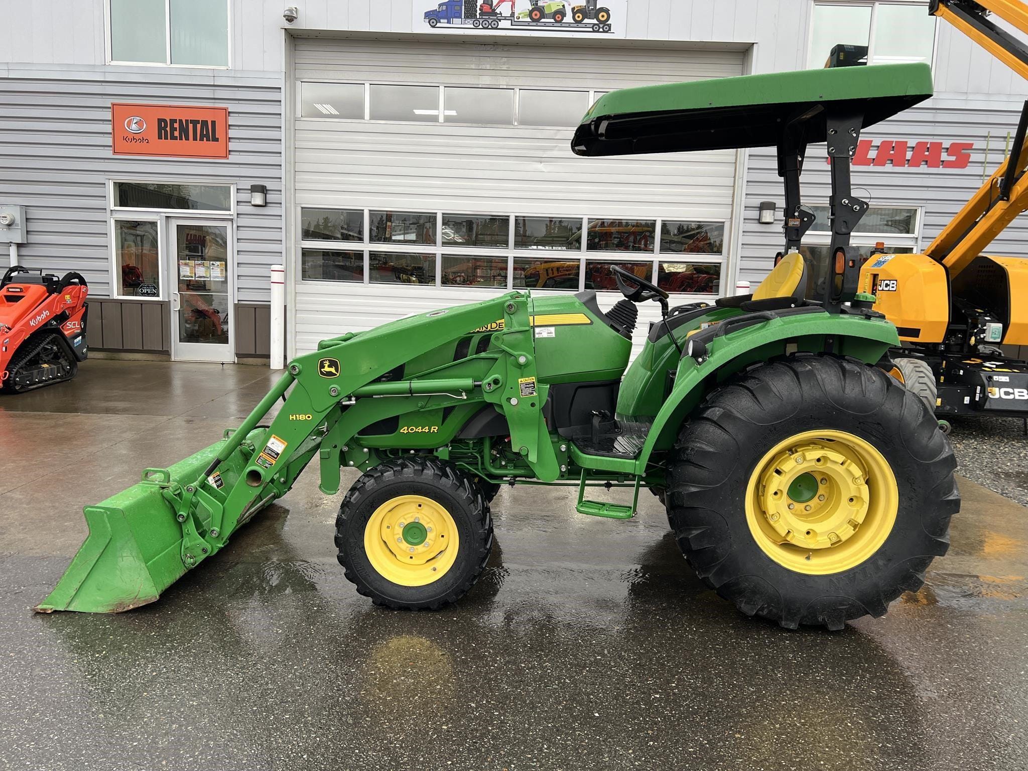 2016 John Deere 4044R Equipment Image0