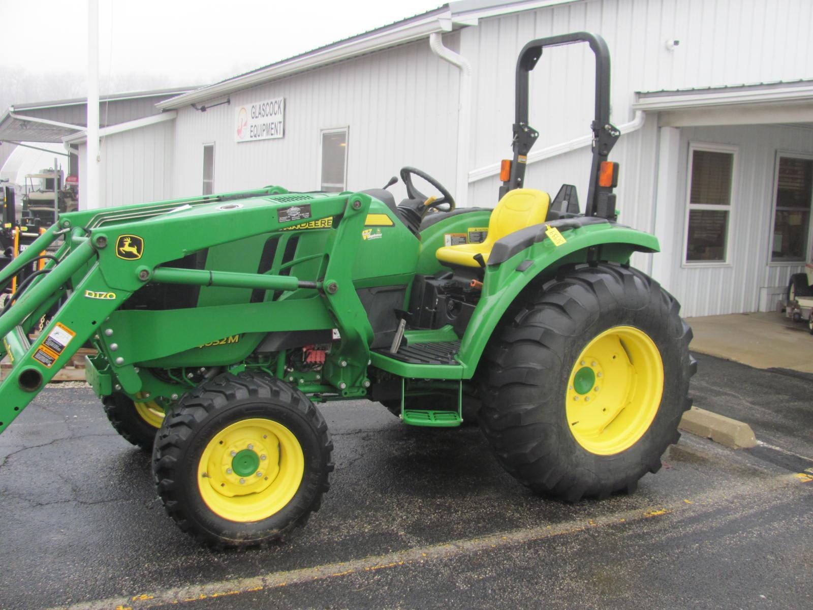 2016 John Deere 4052M Equipment Image0