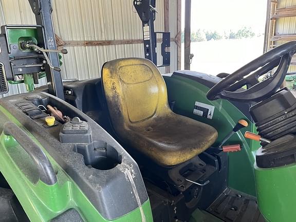 Image of John Deere 4052M equipment image 4