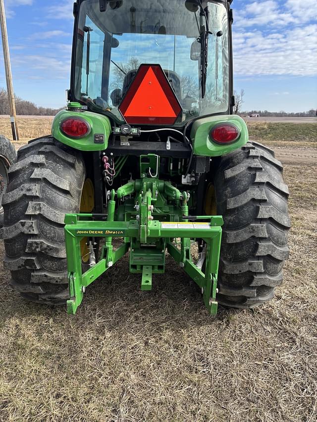 Image of John Deere 4052R equipment image 4