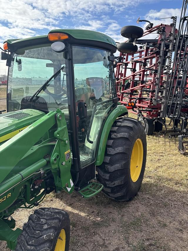 Image of John Deere 4052R equipment image 2