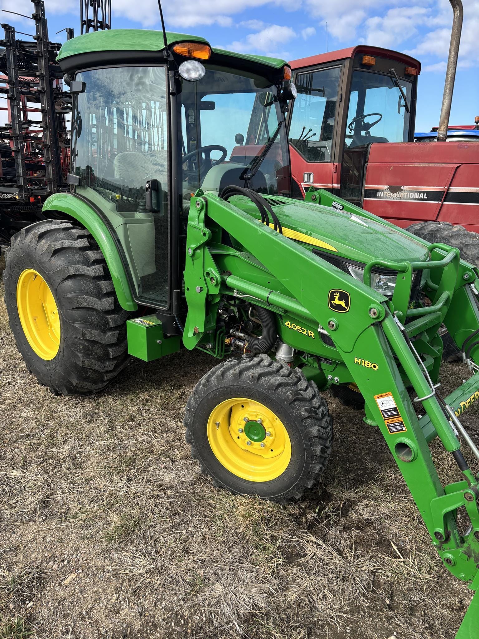 2016 John Deere 4052R Equipment Image0