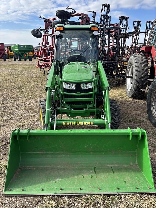 Image of John Deere 4052R equipment image 3