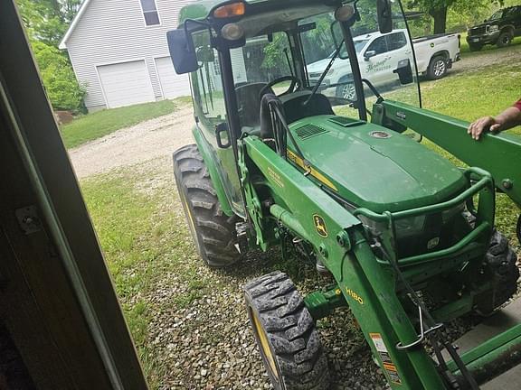Image of John Deere 4052R equipment image 1