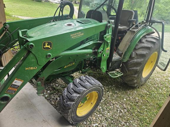 Image of John Deere 4052R Primary image