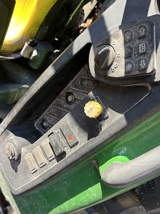 Image of John Deere 4052R equipment image 4