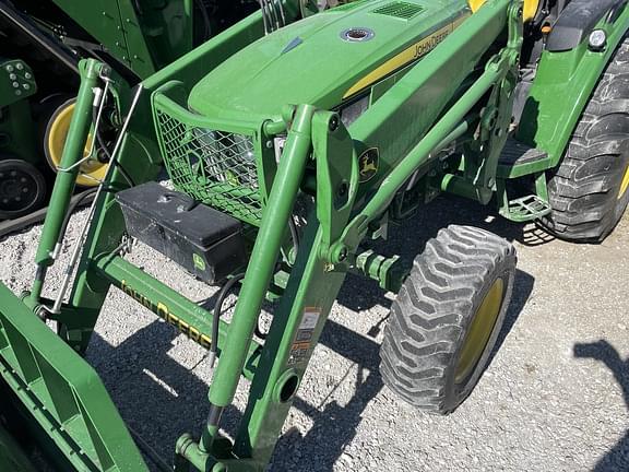 Image of John Deere 4052R equipment image 2