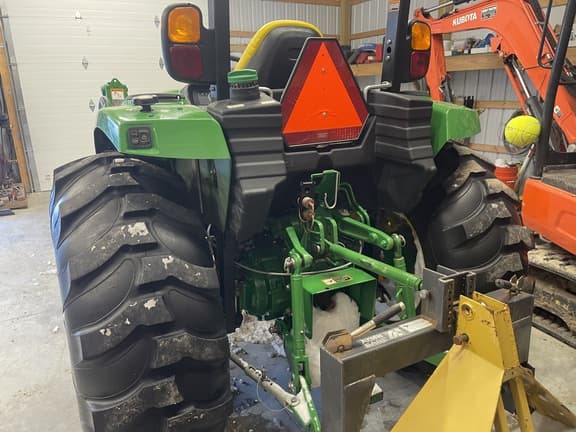 Image of John Deere 4052R equipment image 3