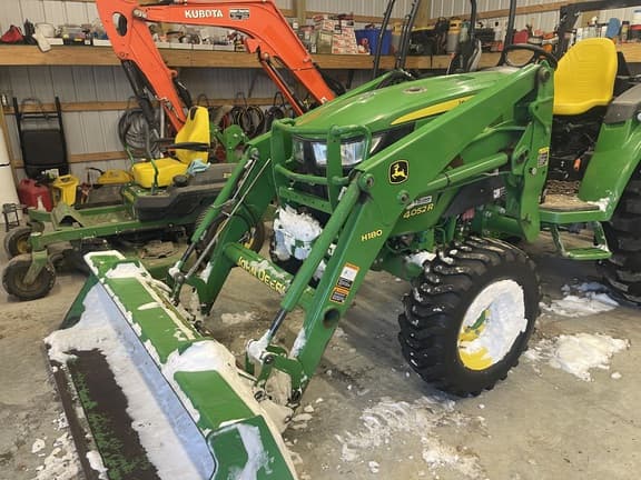 Image of John Deere 4052R equipment image 1
