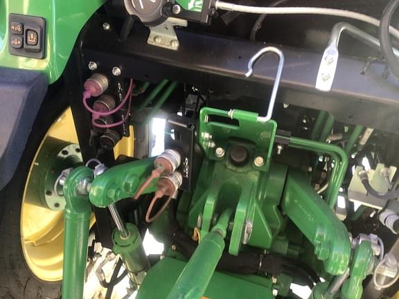 Thumbnail image John Deere 4052R 16